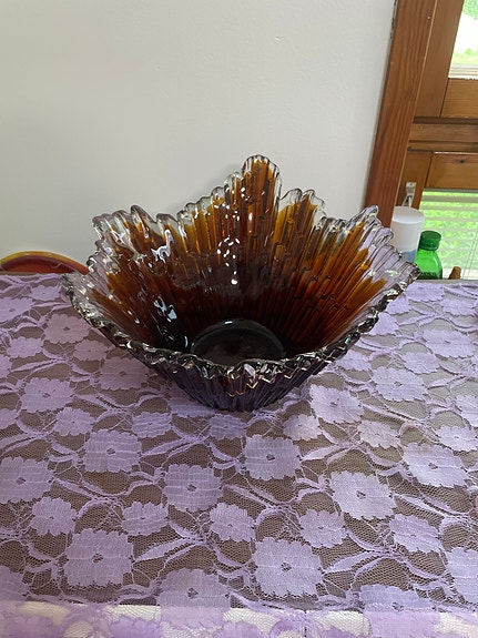 Näyttävä ruskea lasikulho – 35 € ✨
