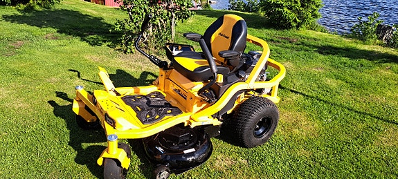 Ajettava ruohonleikkuri Cub Cadet