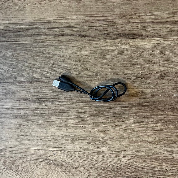 Garmin USB-A -latauskaapeli (Standardi 4-pinninen liitin kelloon)