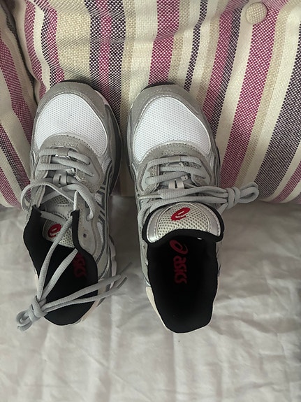 Uudet Asics juoksukengät