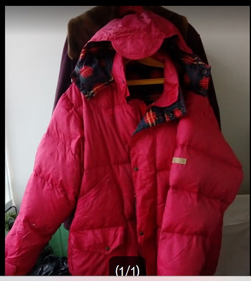 Muhkea .  ja lämmin untuvatakki hupulla-  koko XL - XXL