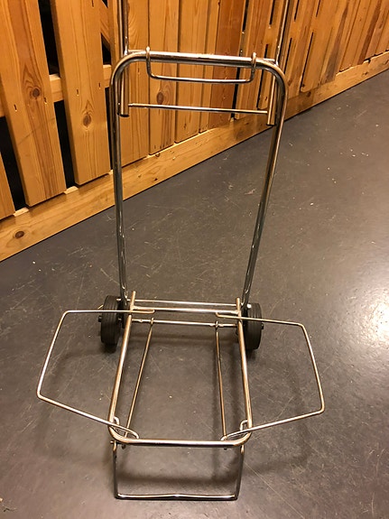 kärry raskaiden kuormien kuljetukseen jopa 30 kg asti. Nouto