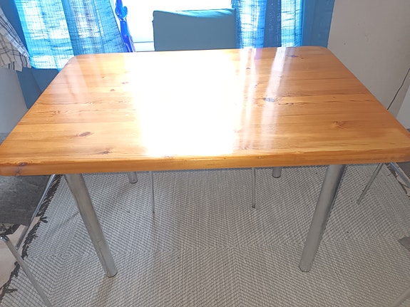 Keittiön pöytä