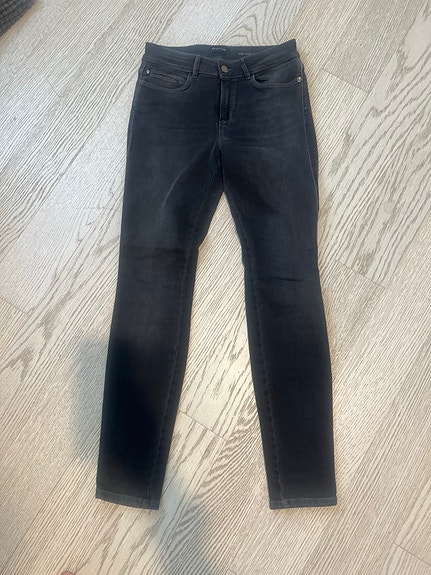 Myydään Massimo Duttin tummat farkut