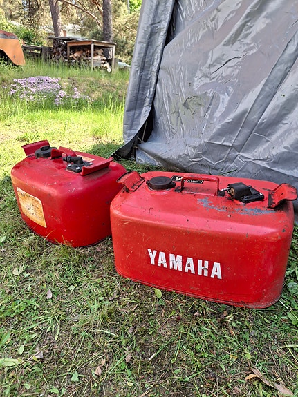 Suzuki ja yamaha tankit