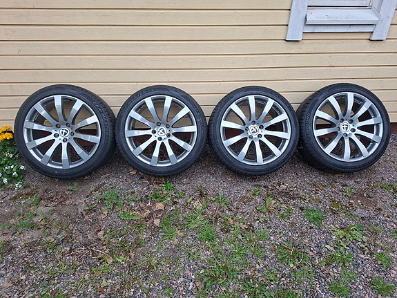 Tomason TN4 20" alumiinivanteet ja kesärenkaat 245/45R20