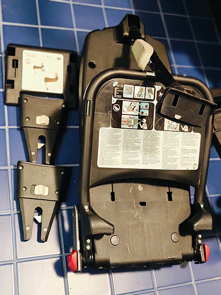 Britax Baby-Safe ISOFIX-telakka ja adapterit