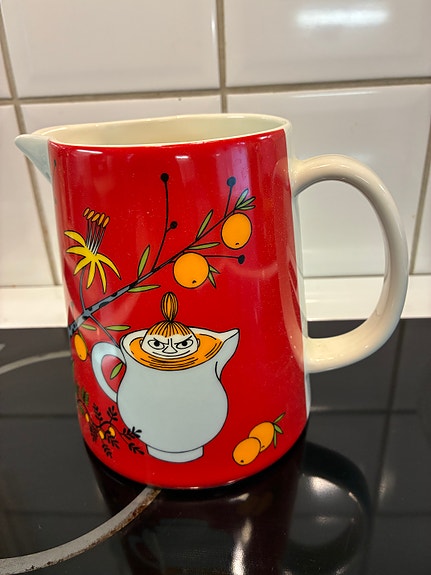 Pikku Myyn päivä-muumikannu