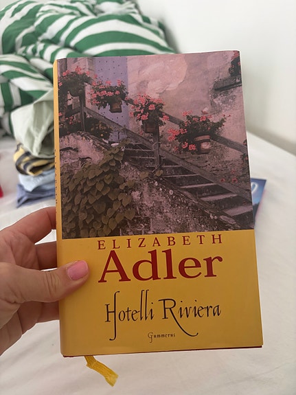 Myydään Elizabeth Adler Hotelli Riviera kirja