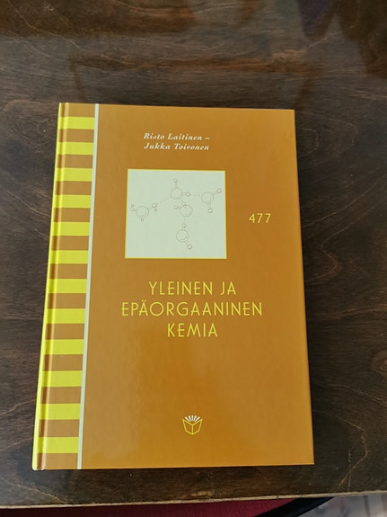 Yleinen ja epäorgaaninen kemia -kirja