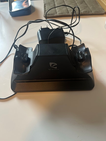 Ps 4 ohjain laturi teline