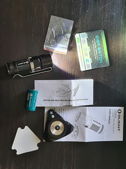Olight S10R Baton taskulamppu ja vara-akku