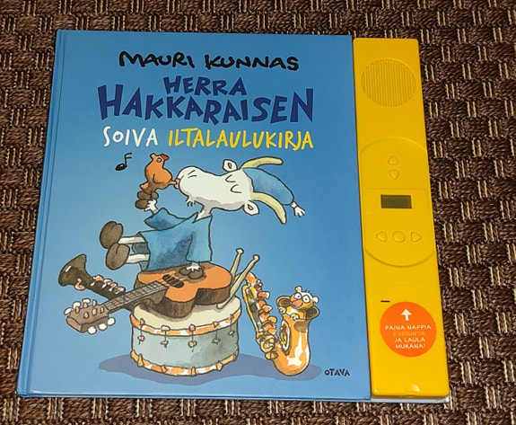 Herra Hakkaraisen soiva iltalaulukirja