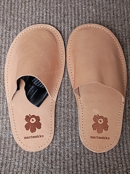 Nahkaiset Marimekko-tossut, käyttämättömät