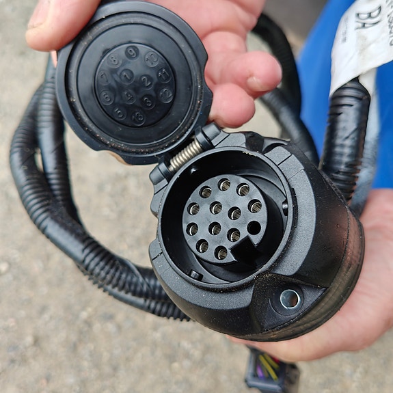6C1V 13B576 BA Johtosarja vetokoukkuun Ford 13-napaa