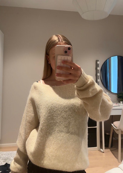 One shoulder alpakanvilla neule