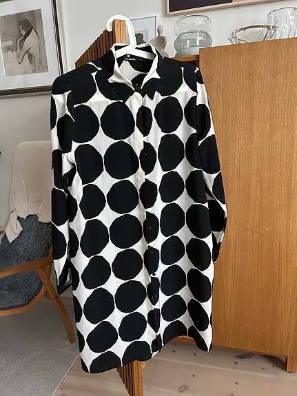 Marimekko Tyyri Pieni Kivet pitkä paita koko 38 musta-valkoinen