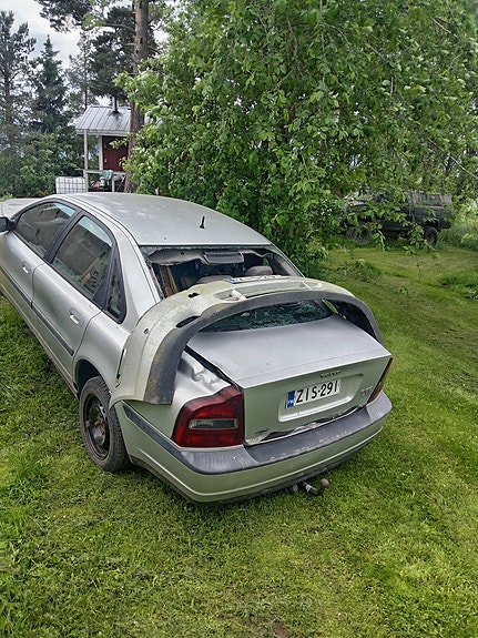 Volvo S80 2.5D Automaatti purettuna