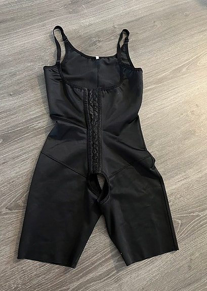 muotoileva body / shapewear, koko S.