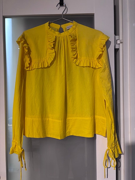 By Malene Birger keltainen pusero S
