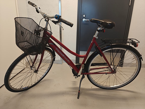 Naisten tunturi pyörä VARATTU