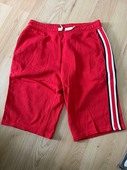 Lindex poikien shortsit koko 158 /164 punainen