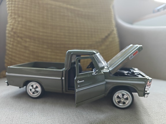 Ford pickup pienoismalli vihreä