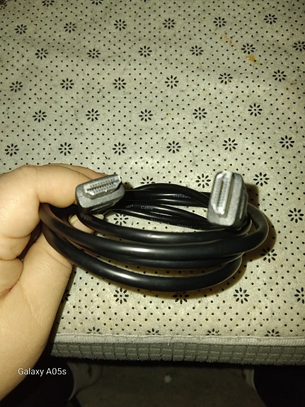 Myydään HDMI-piuha 148cm 10e