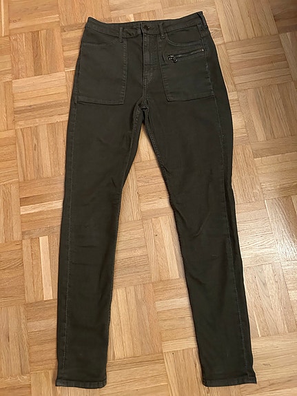 Khakinväriset skinny farkut. Koko 40