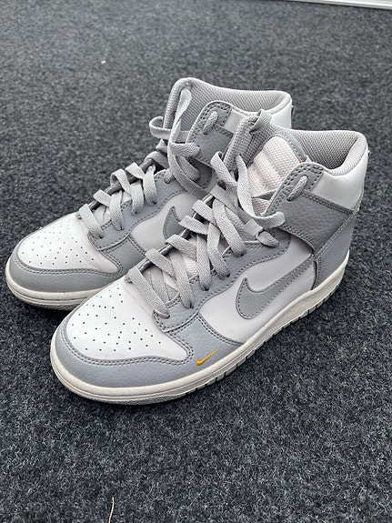 NIKE varrelliset lenkkarit