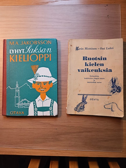 Lyhyt saksan kielioppi & Ruotsin kielen vaikeuksia - kielioppikirjat