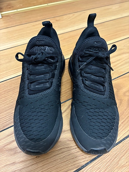 Nike Air Max 270 mustat lenkkarit