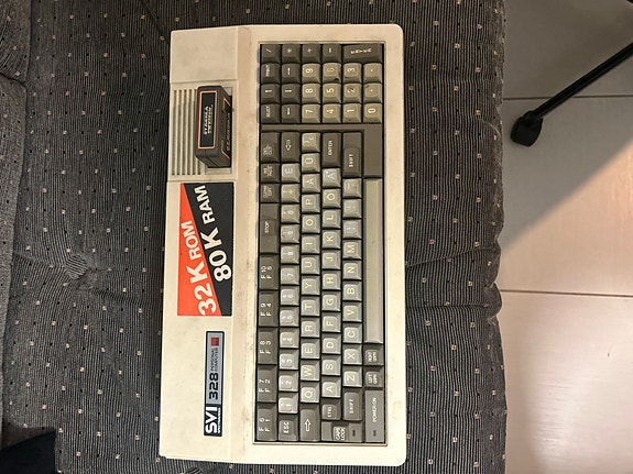 Spectravideo SV-328 tietokone / näppäimistö