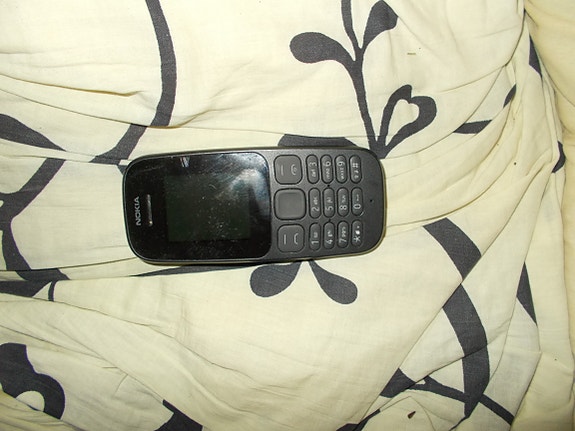 Vanha Nokian puhelin 105 Dual Sim