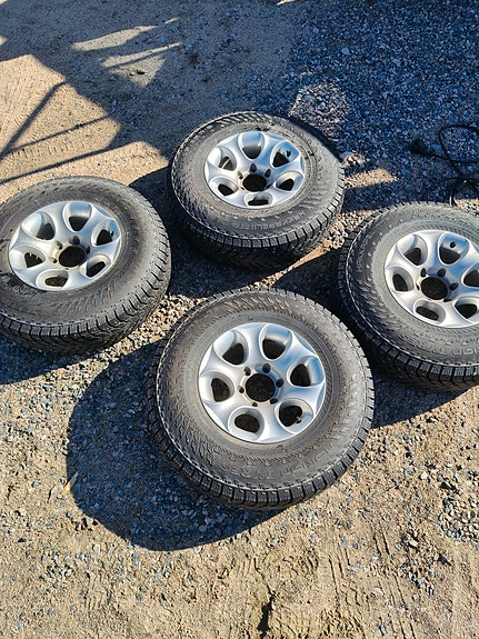 235/85R16 Nokia Hakkapeliitta LT3 nastarenkaat