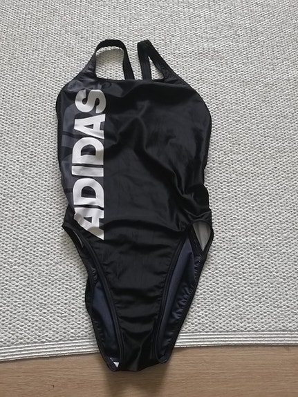 Adidas uimapuku