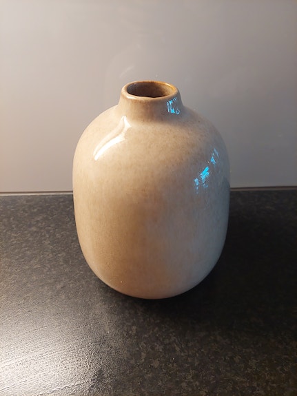 Kaunis beige maljakko (pari kk vanha)