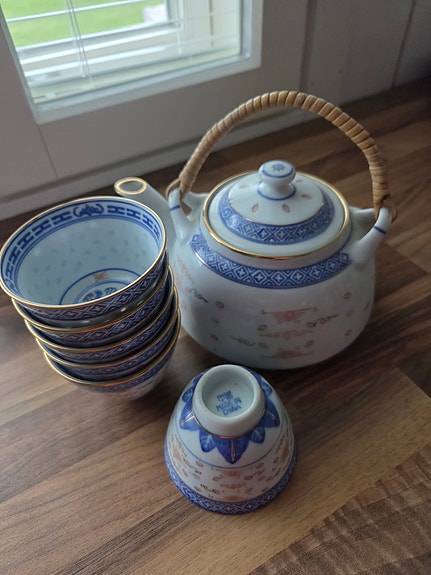 Kiinalainen Linglong teekannu ja kulhosetti