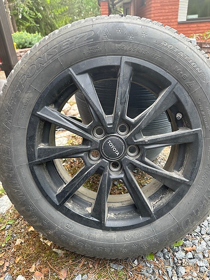 Dunlop Winter Response 2 185/65 R15 88T, kitkarenkaat alumiinivanteilla, 2 kpl