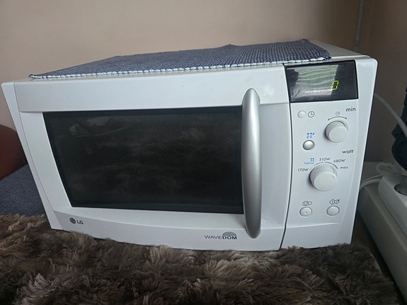 LG Microwave Oven – Fully Working – €20