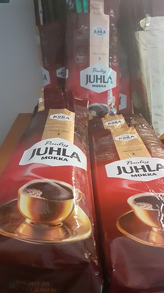Yli 100 tyhjää kahvipussia askarteluun