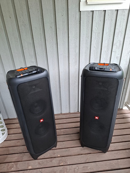 Vuok. 2 X JBL 1000 Partybox + 2 kpl langattomat mikit