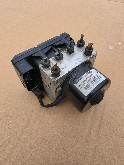 Volvo ABS-pumppu ja ohjainlaite 8619535 / 8619534