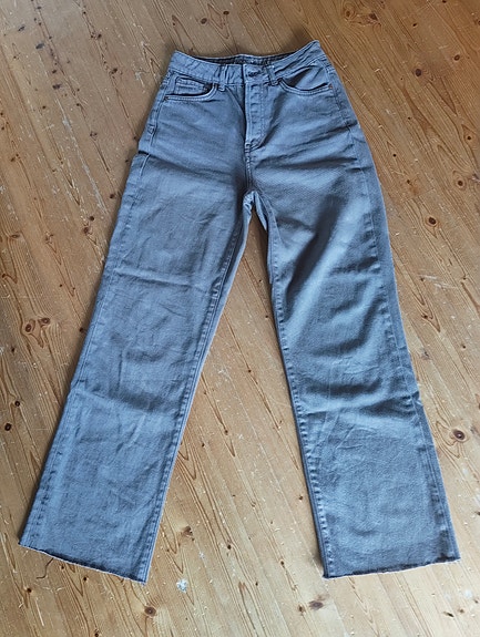 Ruskeat farkut 27