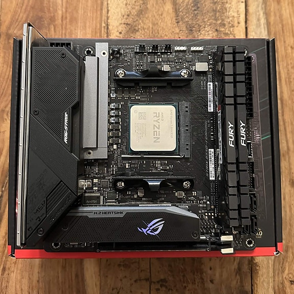 Ryzen 7 5800X3D + Asus ROG Strix B550-I Gaming + 32 GB DDR4 | Tori