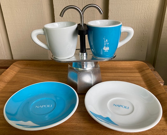 Bialetti mokkapannu ja espressokupit Napoli