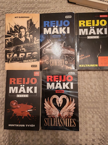 Reijo Mäki Vares, 5 kirjaa