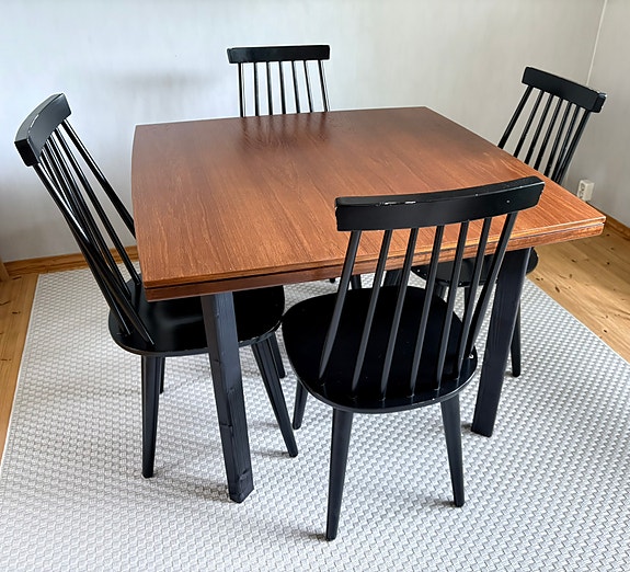 Teak ruokapöytä 100x100cm