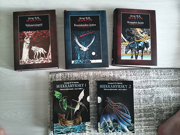 Tulen ja jään laulu 4 kirjaa George R.R Martin (sis. postituksen)