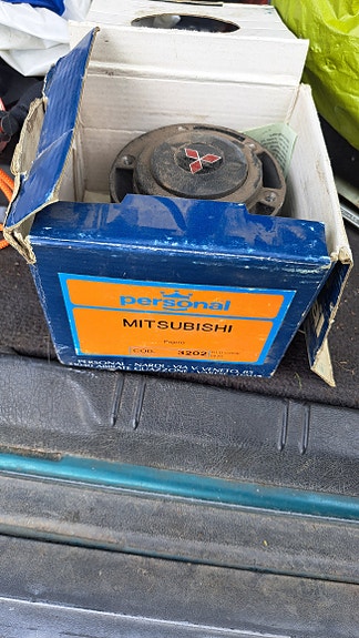 Mitsubishi Pajero ratin keskiö